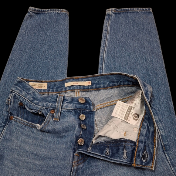 Levi's Wedgie Blue Denim Straight Tapered Leg Distressed Jeans Women Size 24 - Picture 9 of 16